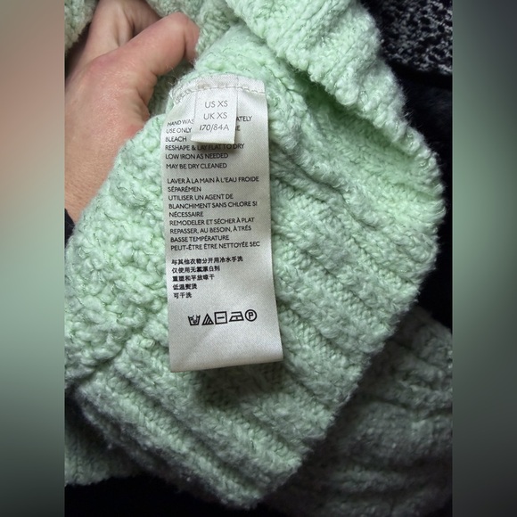 Free People Merry Go Round Crop
Sweater Turtleneck Cable Knit Mint XS - Picture 7 of 8